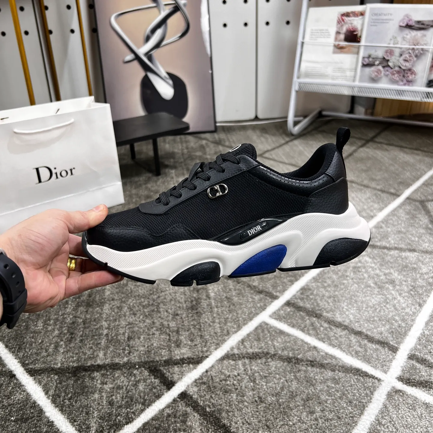 Factory price: 438💰Dior's new casual men's shoes👉 👉 Fashionable and versatile, 💞 simple and elegant style, 🔊 The fabric is made of imported cowhide with mesh, ☑️breathable mesh lining, sheepskin feet, original wear-resistant rubber outsole, exclusive new style, actual shot, three colors available, code number: 38-44, (45 can be customized)